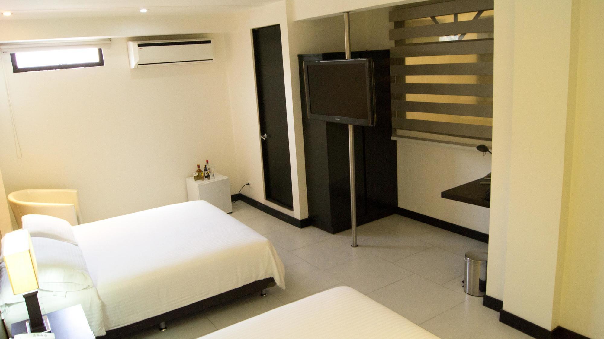 Aw Puerta De San Antonio 4*